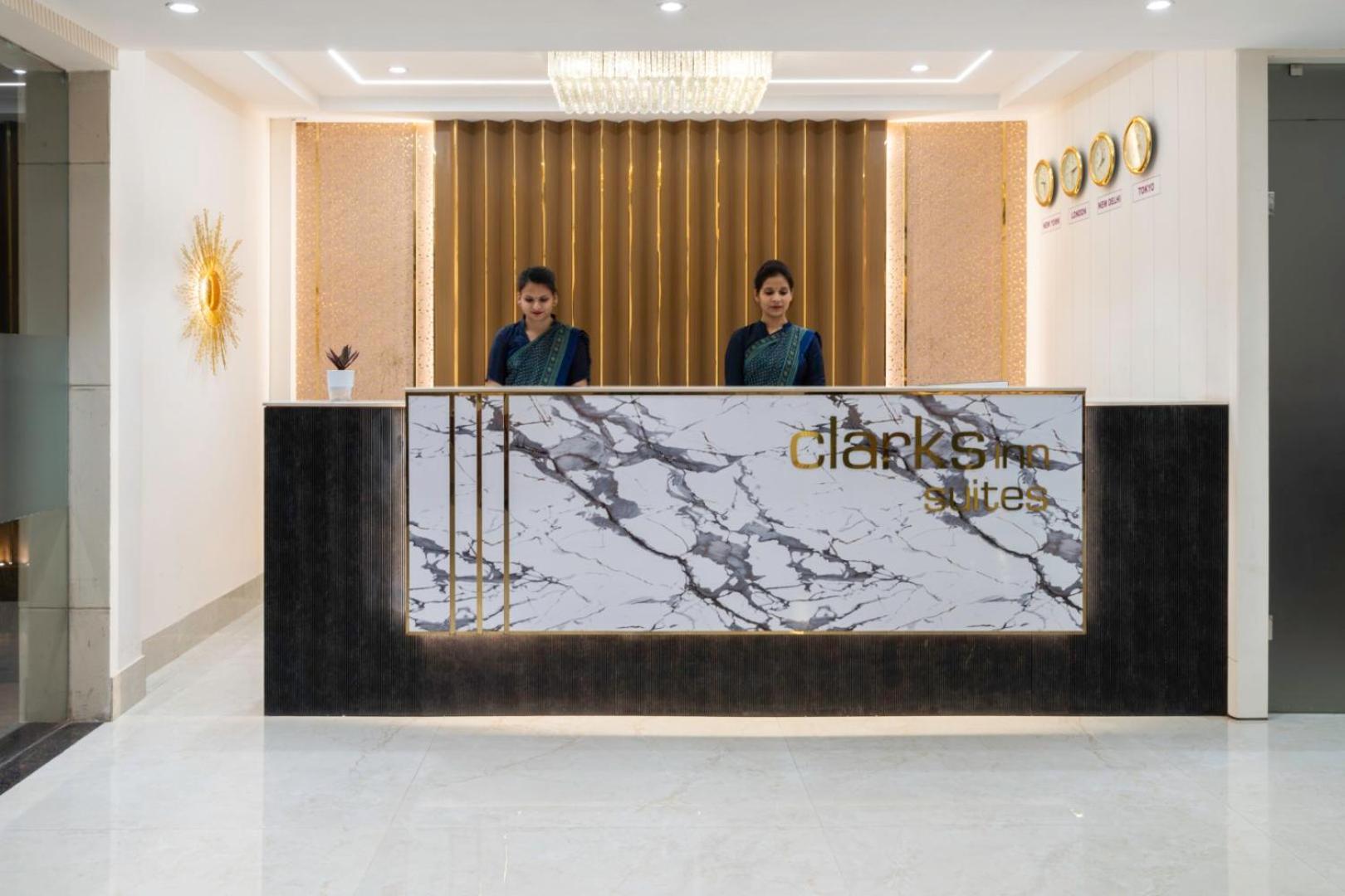 Clarks Inn Suites Agra Near Tajmahal Exterior foto